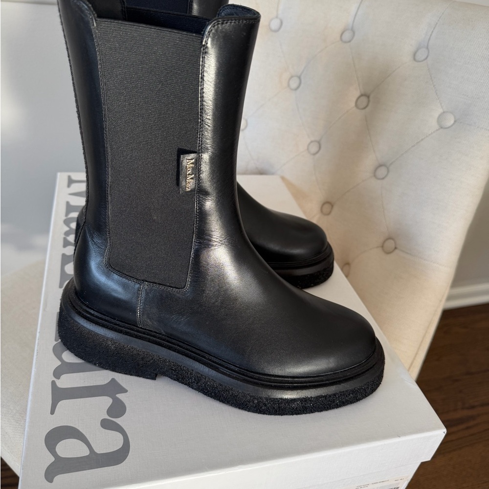 Max Mara woman’s Black English Chelsea leather  Boots Sz 39.5 42 retail $1099
